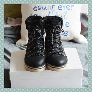 Susina Hanna Hiker Bootie in Black